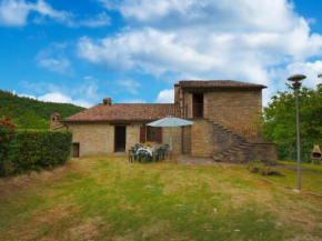 Гостиница Cozy Mansion in Mercatello sul Metauro with Swimming Pool  Меркателло Сул Метауро